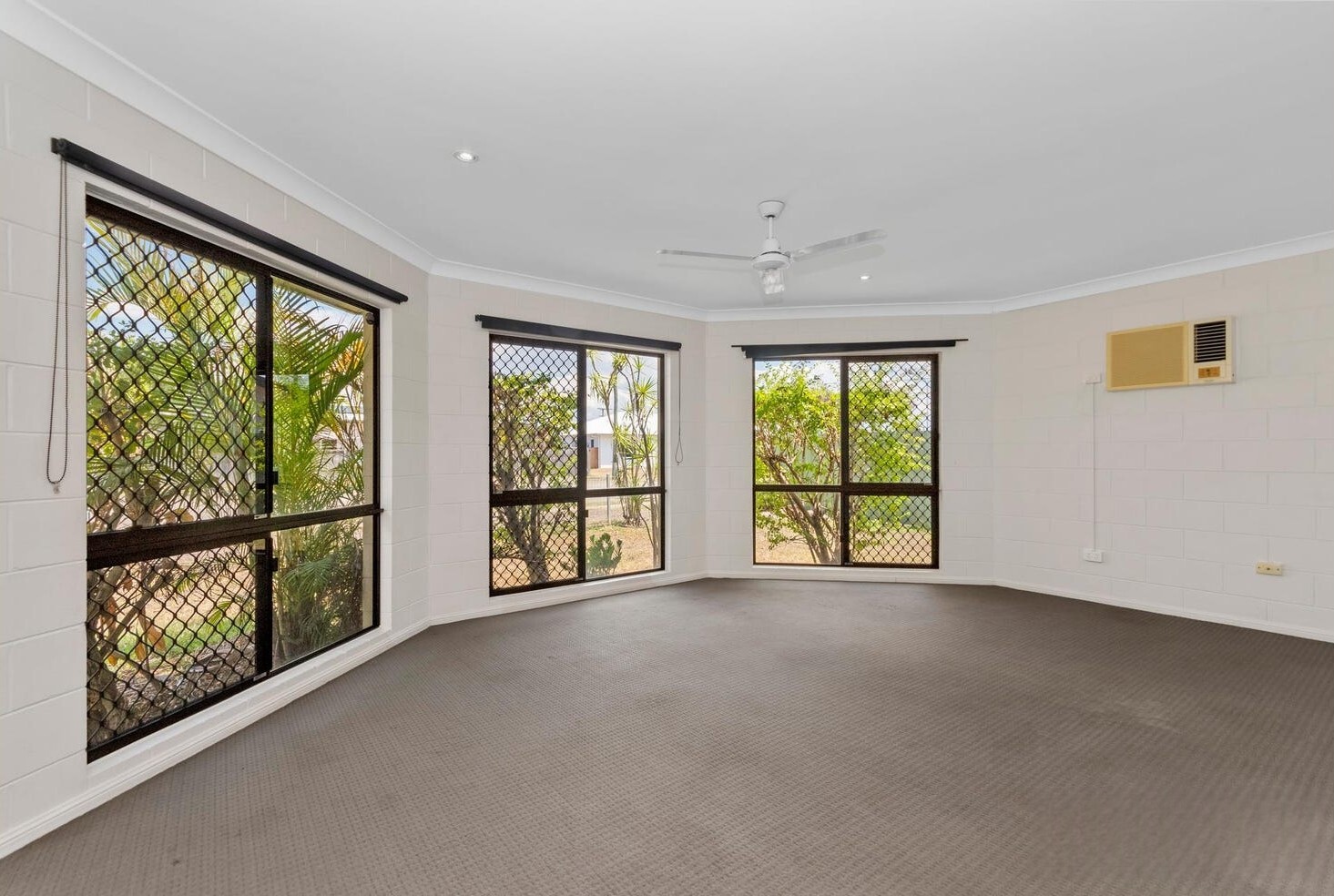 Photo 4 of 31 Lawrence Street, Kelso