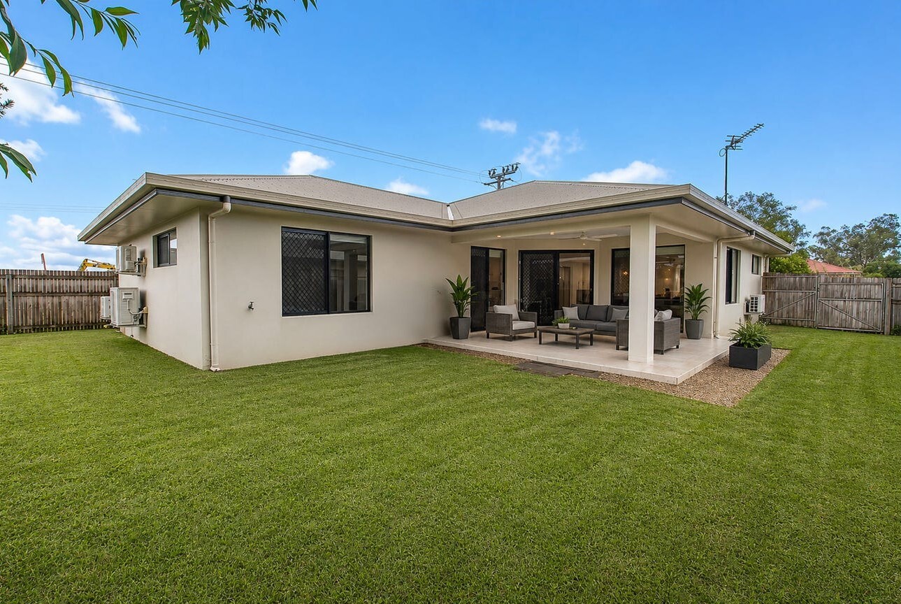 Photo 10 of 17 Carabeen Court, Mount Low