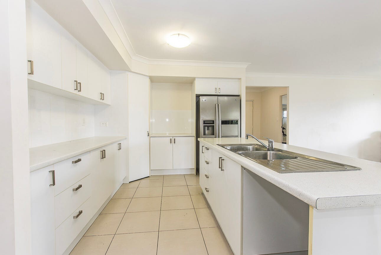 Photo 4 of 17 Carabeen Court, Mount Low