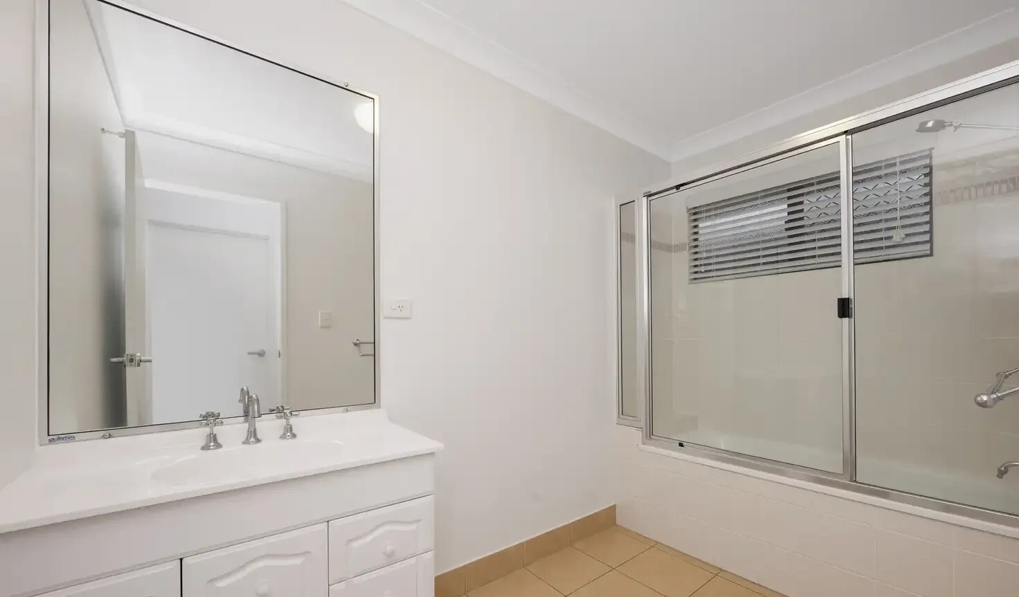 26 Woodwark Drive, Bushland Beach - Thumbnail 5