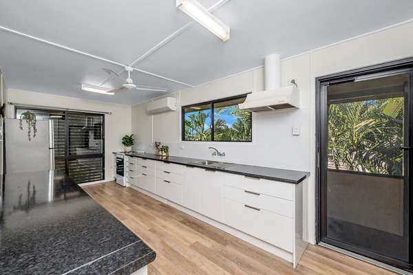 8 Cuthbert Crescent, Vincent - Thumbnail 3