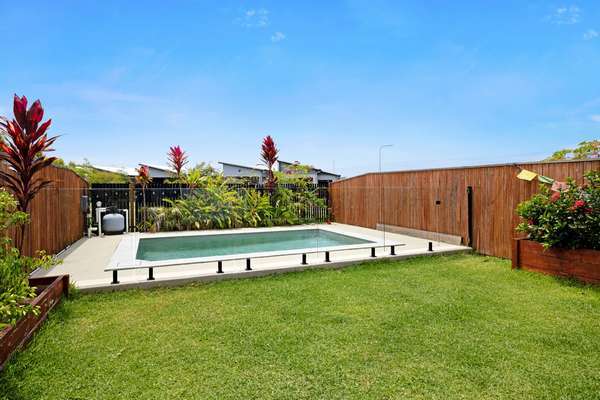 17 Castleview Lane, Garbutt - Thumbnail 2