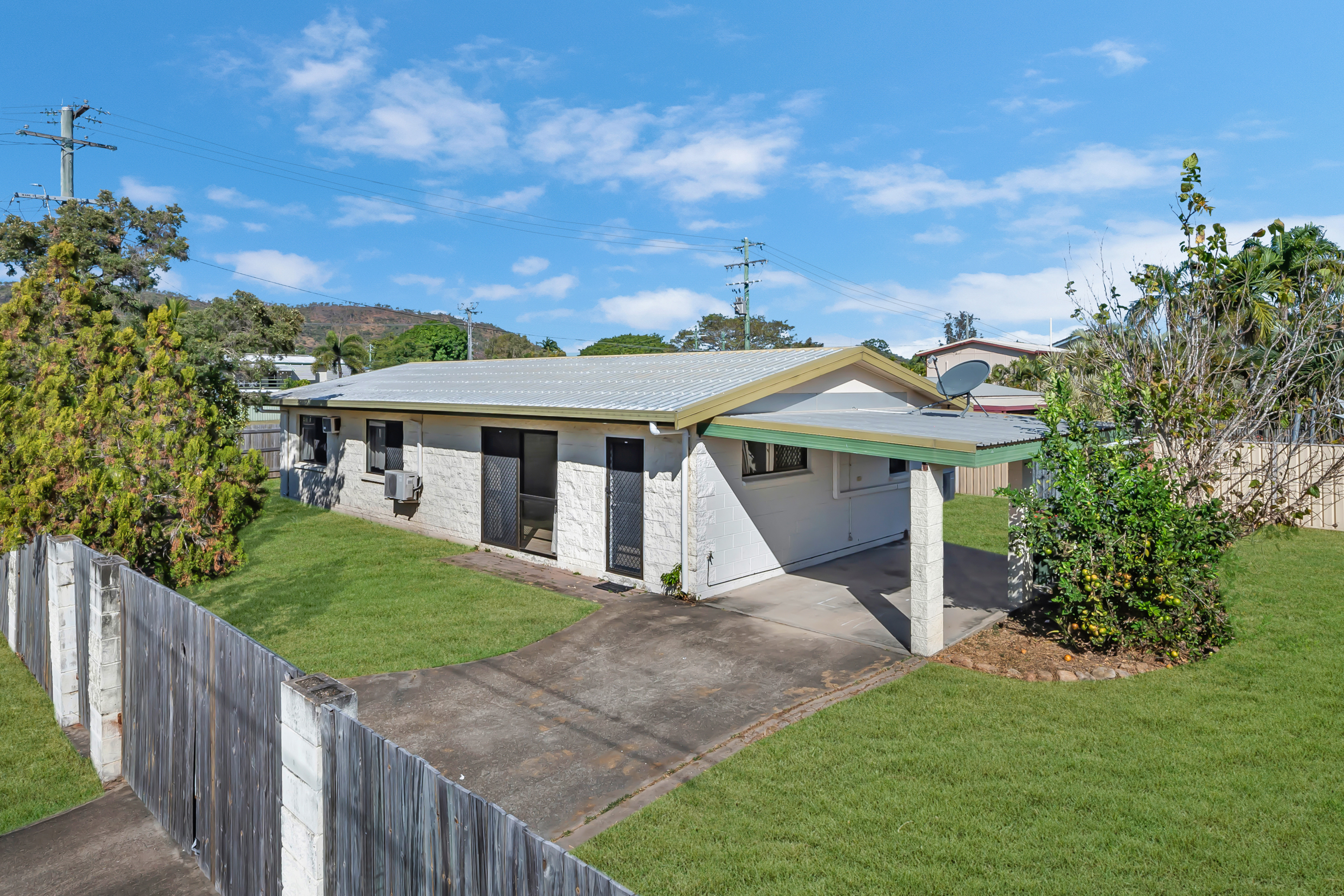 1471 Riverway Drive, Kelso - Image 1