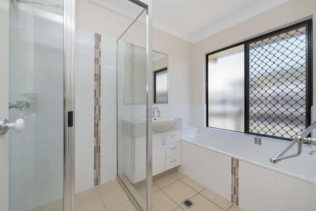 18 Kempton Chase, Burdell - Thumbnail 8
