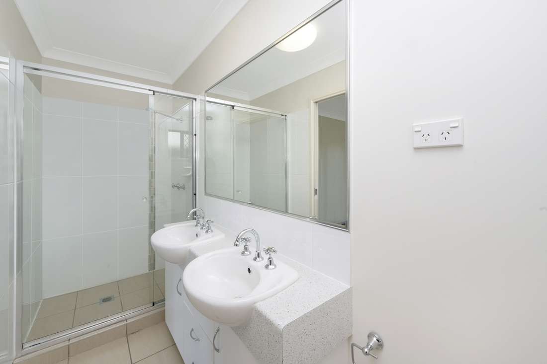 18 Kempton Chase, Burdell - Thumbnail 7