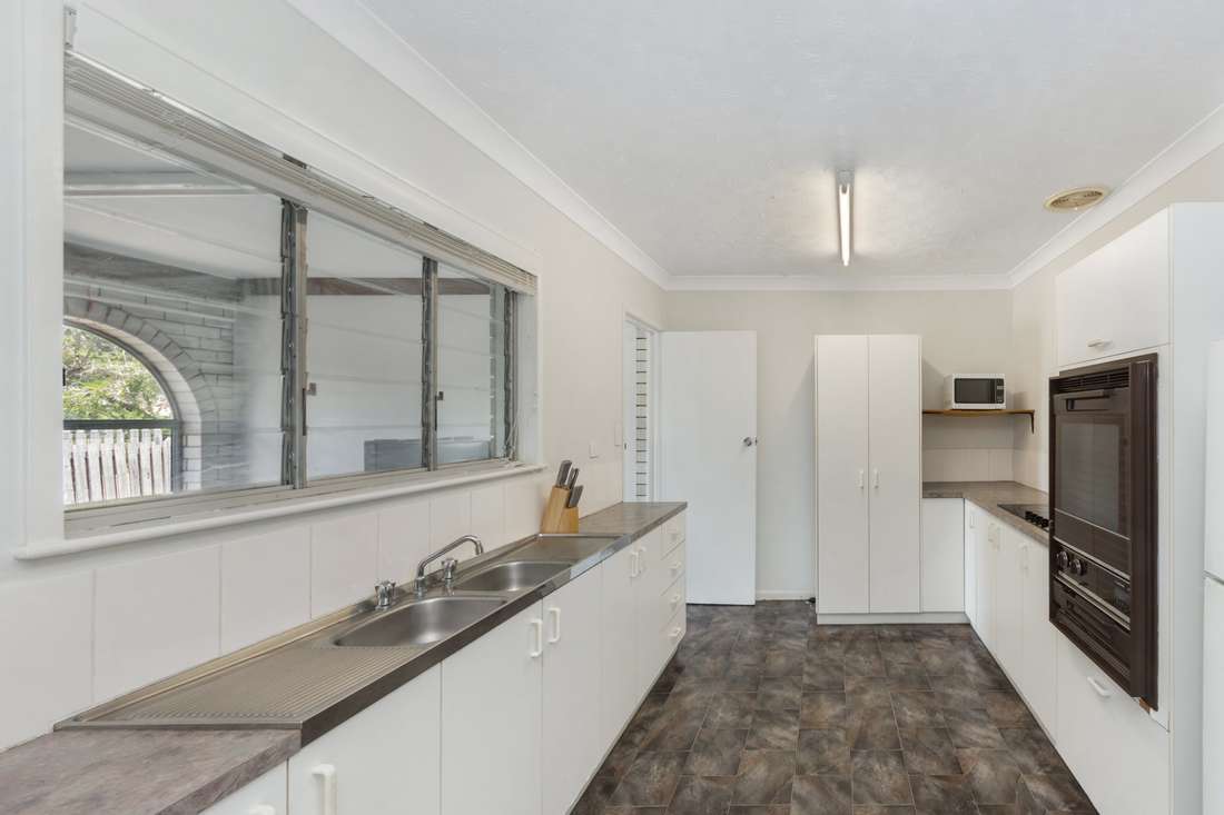 2 Alsop Drive, Heatley - Thumbnail 4