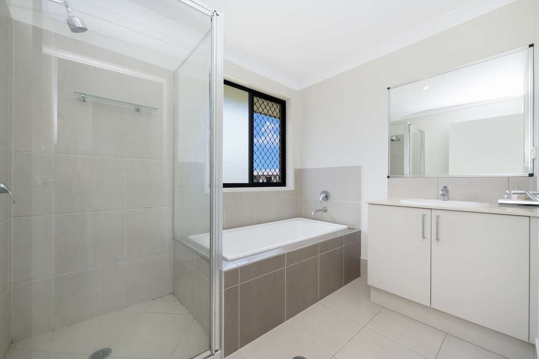 2 Cassinia Street, Mount Low - Thumbnail 6