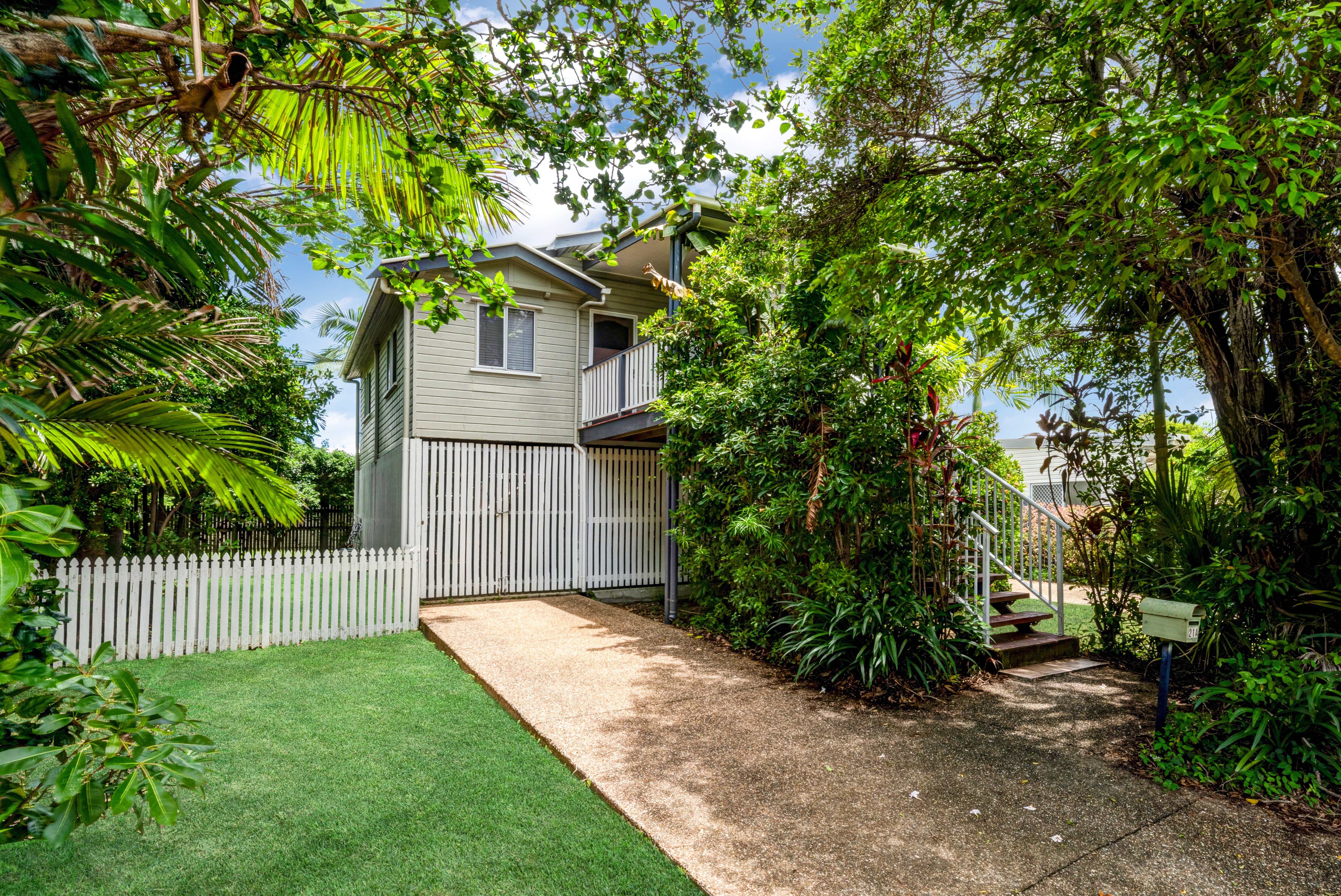 1/21 Lothair Street, Pimlico - Image 1