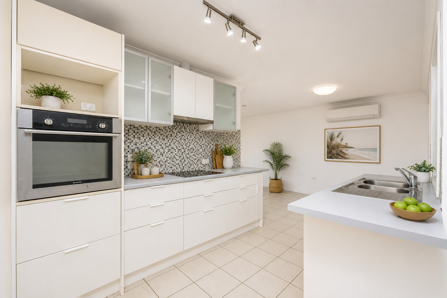 27 Riovista Way, Kirwan - Thumbnail 2