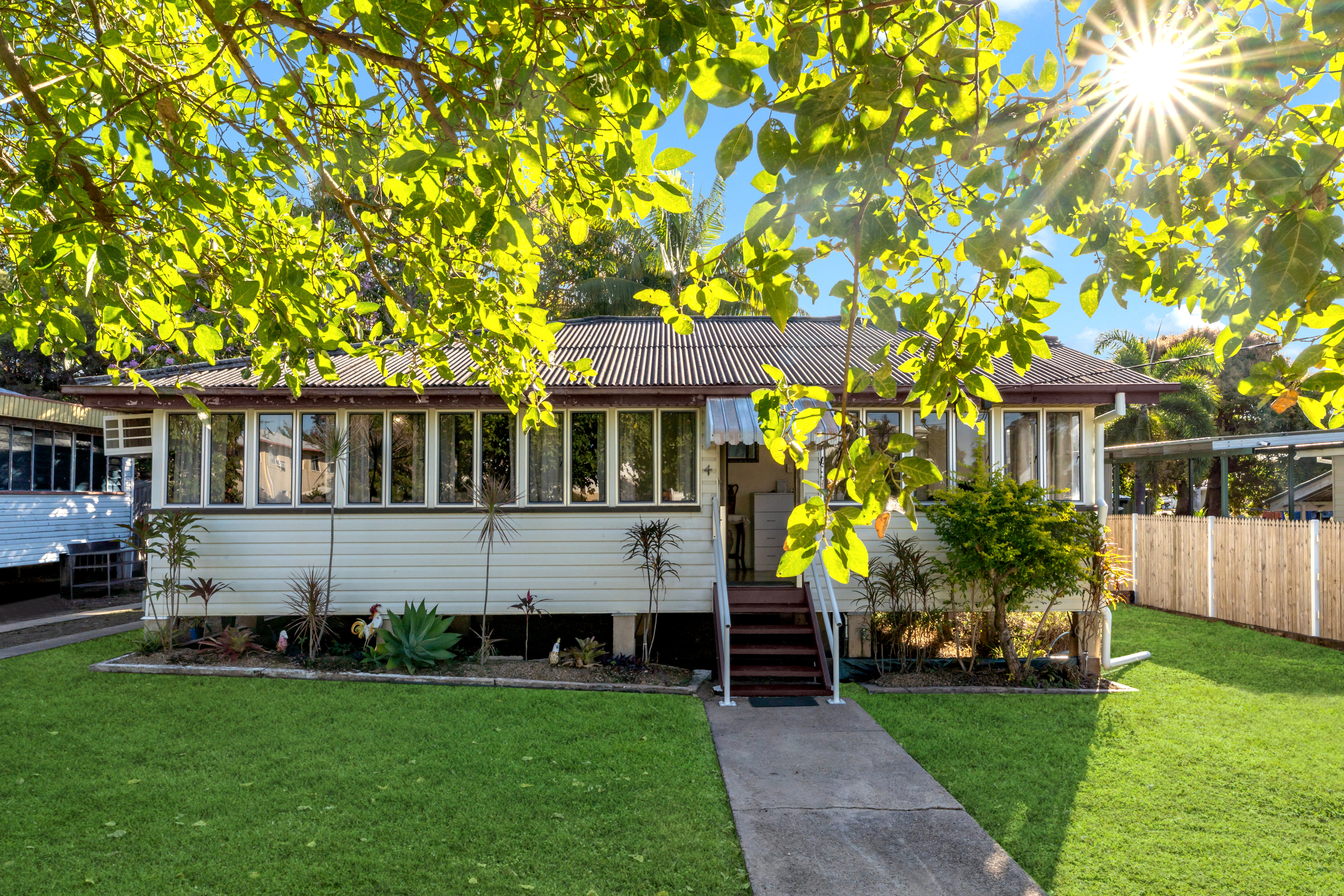 4 Alroy Street, Pimlico - Image 1