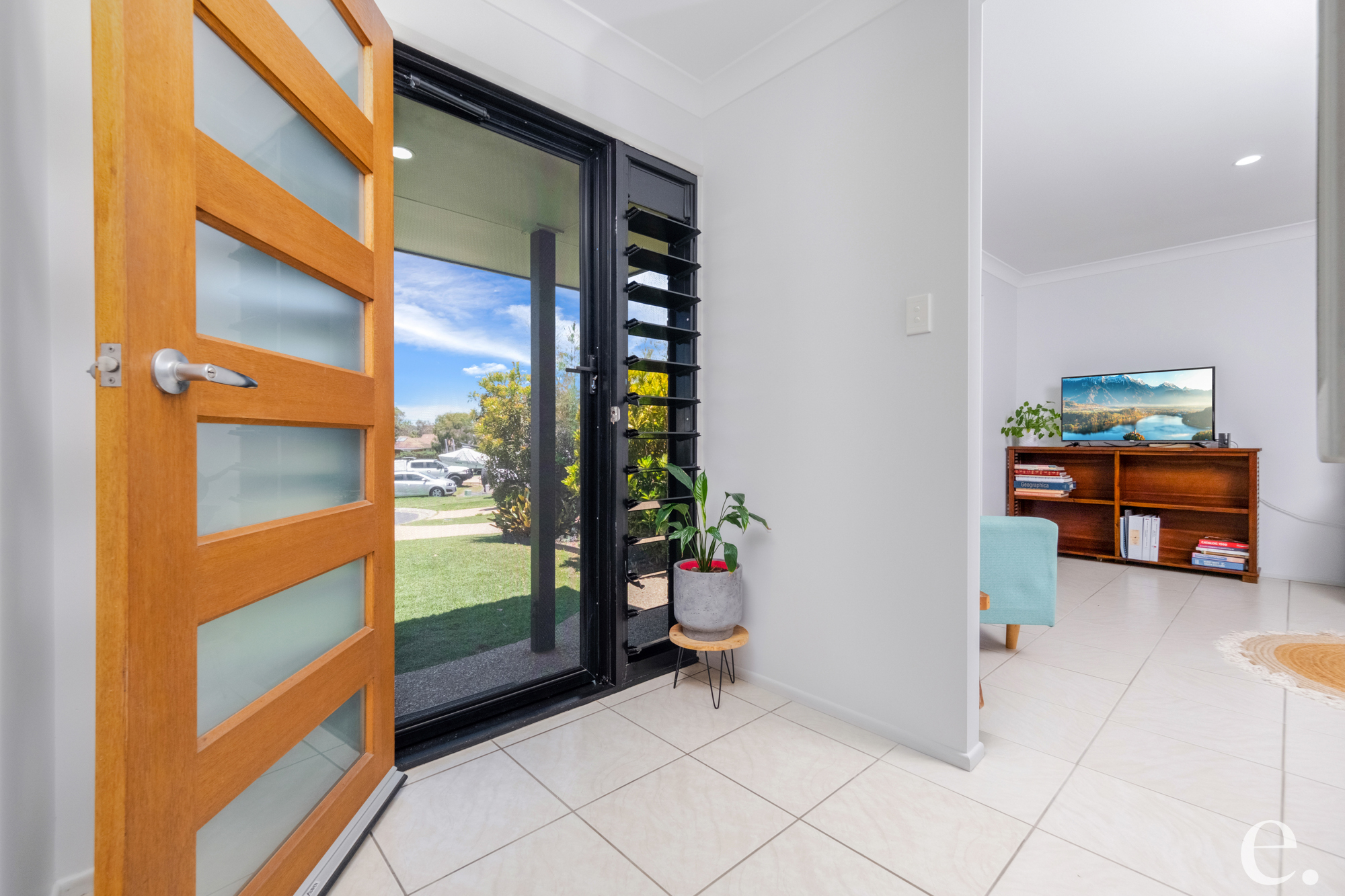 9 Downs Field Place, Taroomball - Thumbnail 2