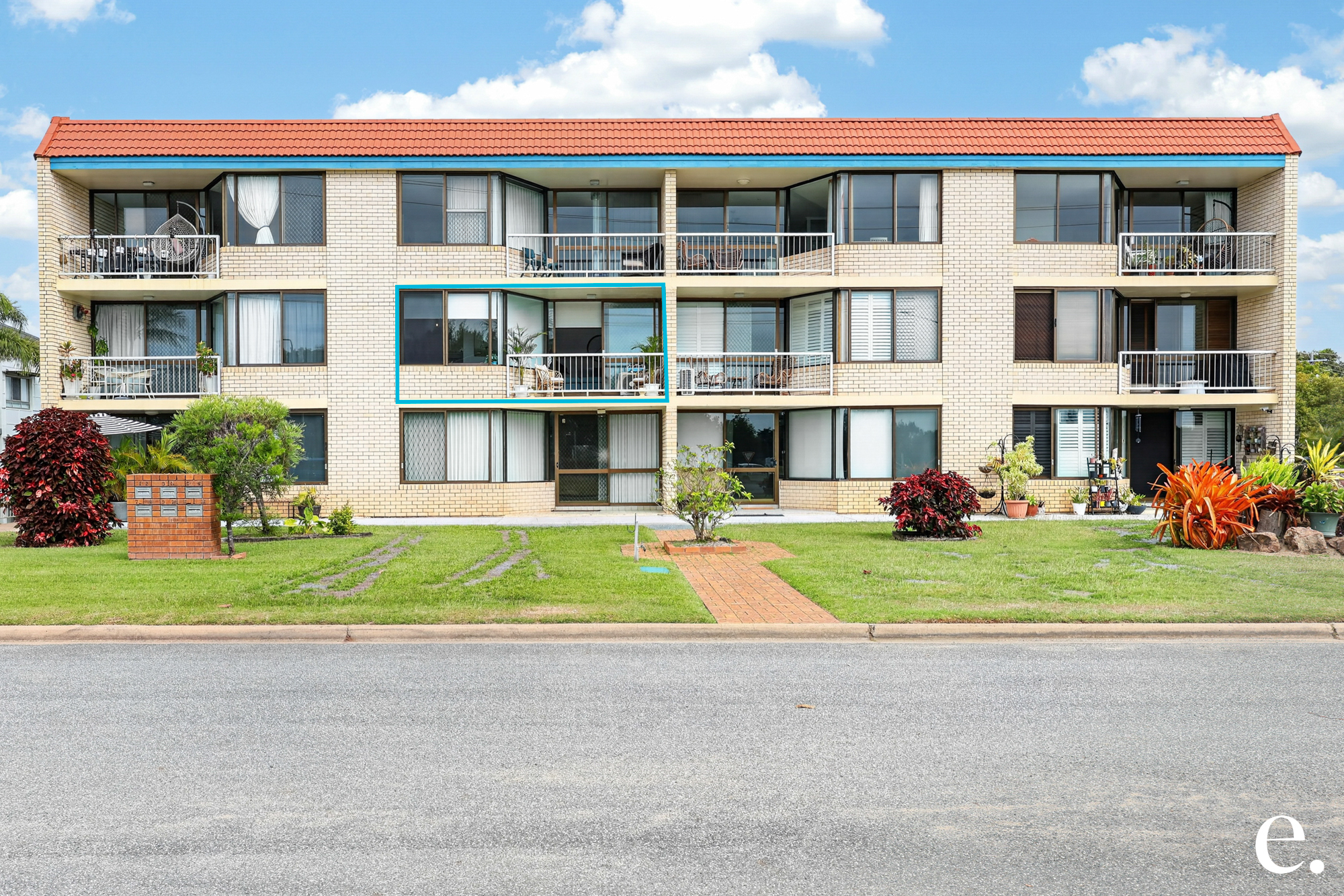 7/92-94 Scenic Highway, Lammermoor - Image 1