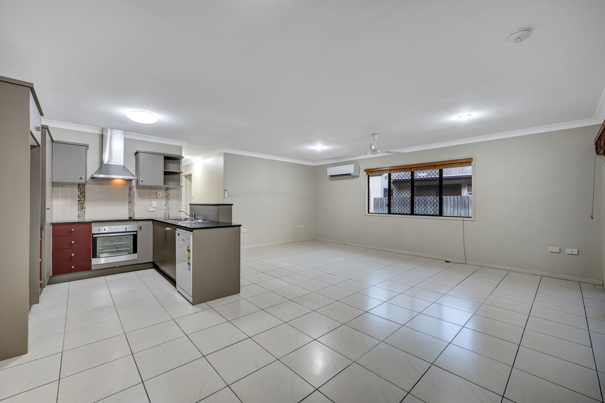 28 Warbler Crescent, Douglas - Thumbnail 3