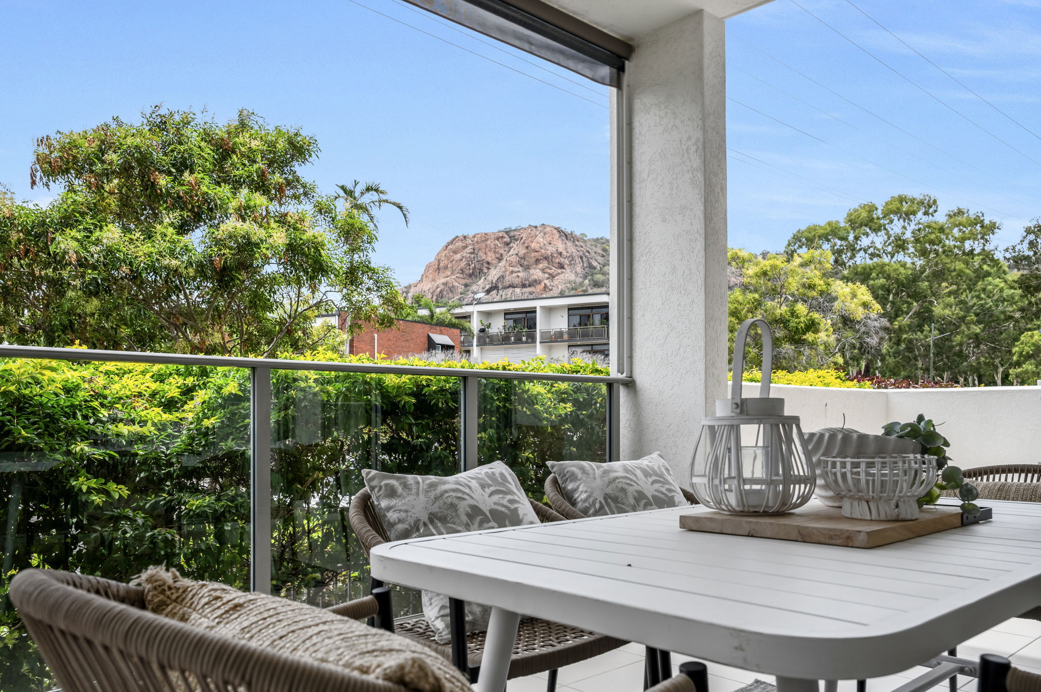 42/28 Landsborough Street, North Ward - Image 1