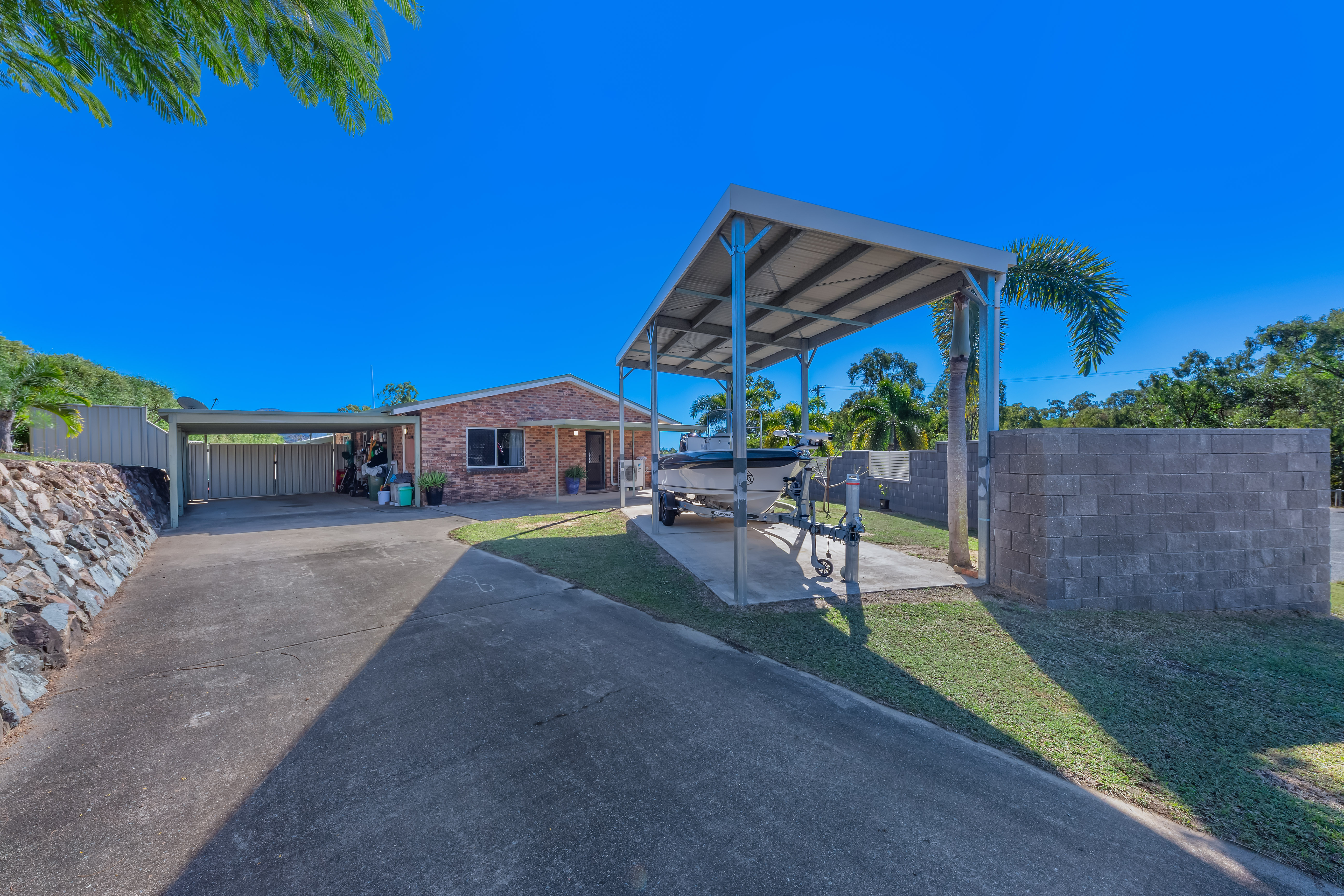 1 Gloucester Avenue, Hideaway Bay - Thumbnail 4