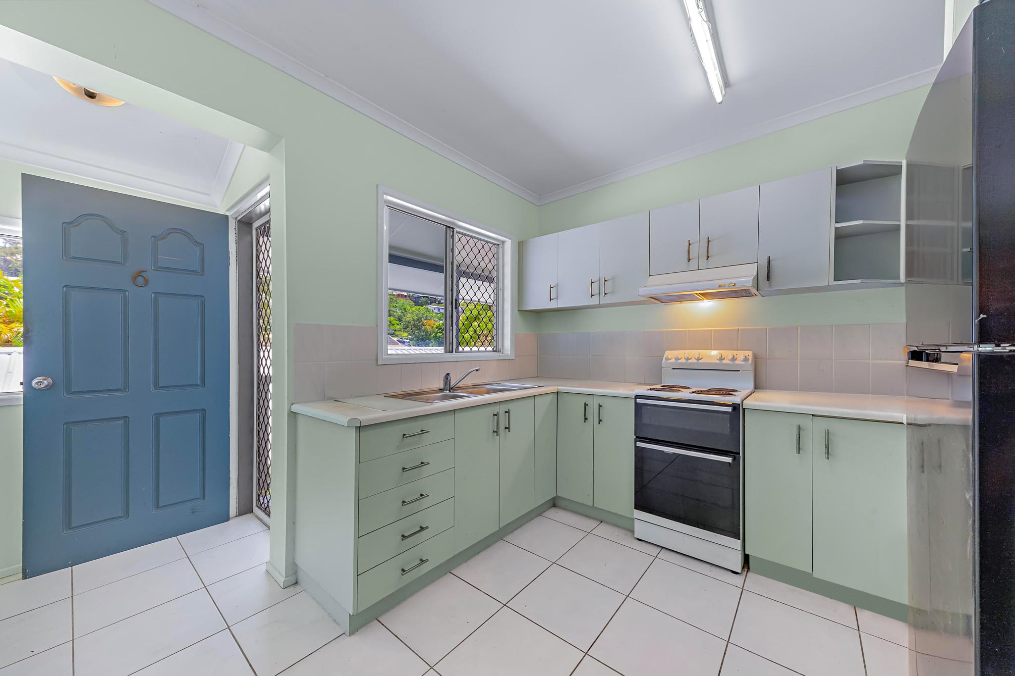 6/19 Tropic Road, Cannonvale - Image 1