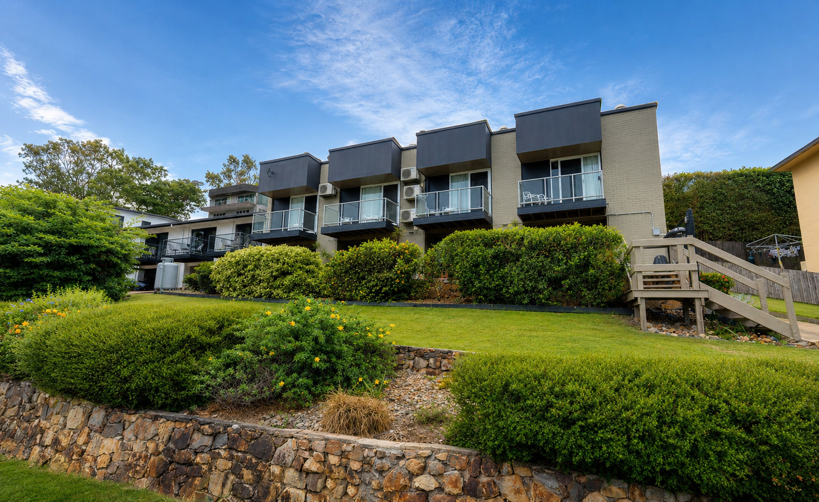 2 Lamond Street, Airlie Beach - Image 1
