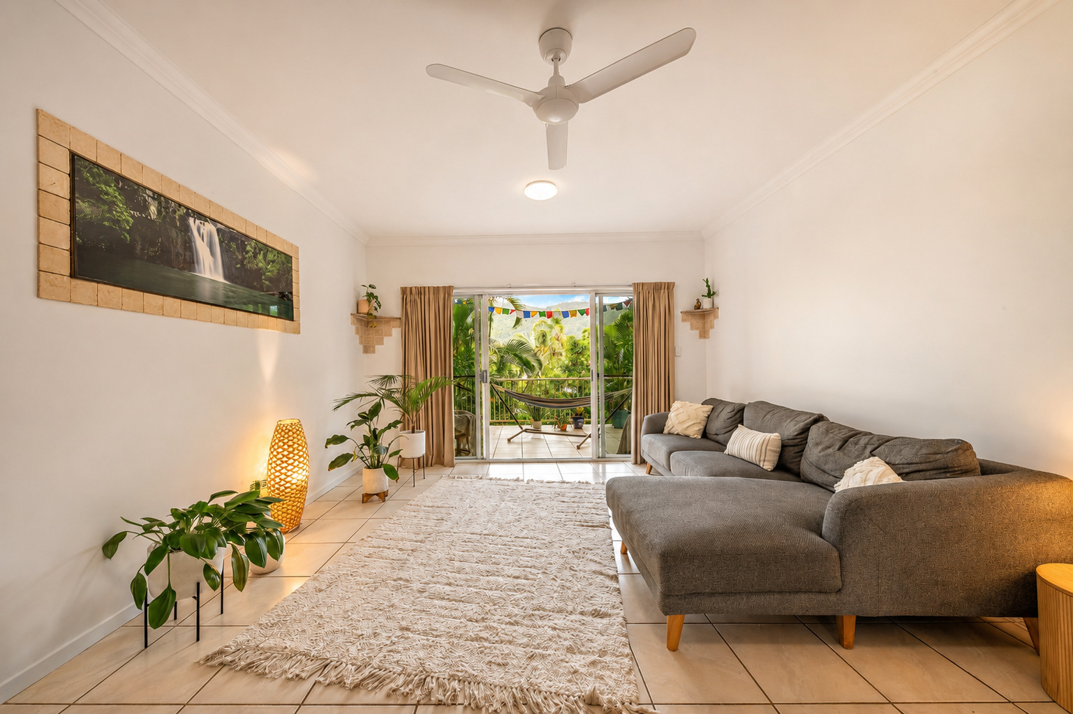 28/21 Shute Harbour Road, Cannonvale - Image 1