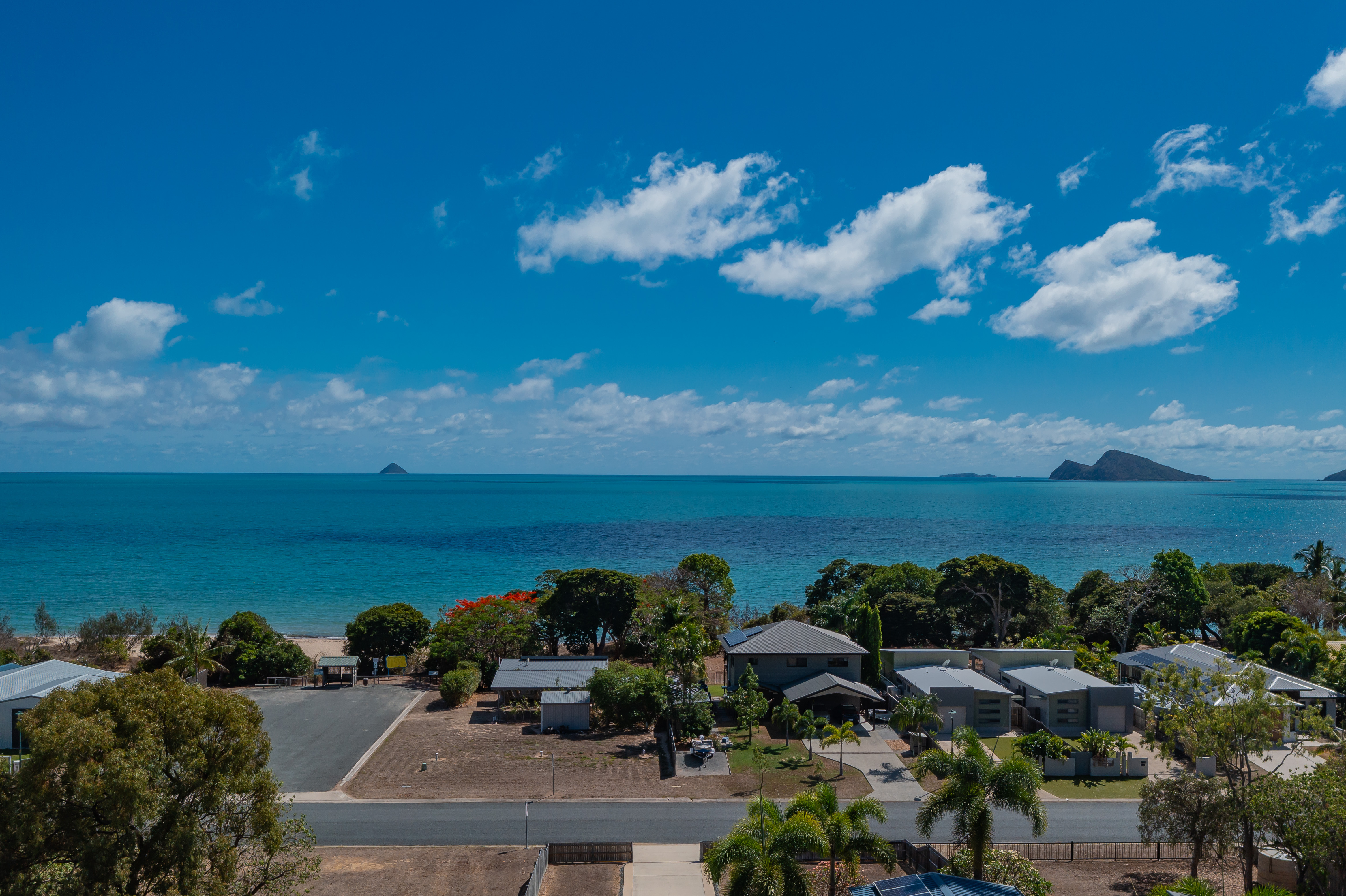 19 Roseric Crescent, Hideaway Bay - Thumbnail 2