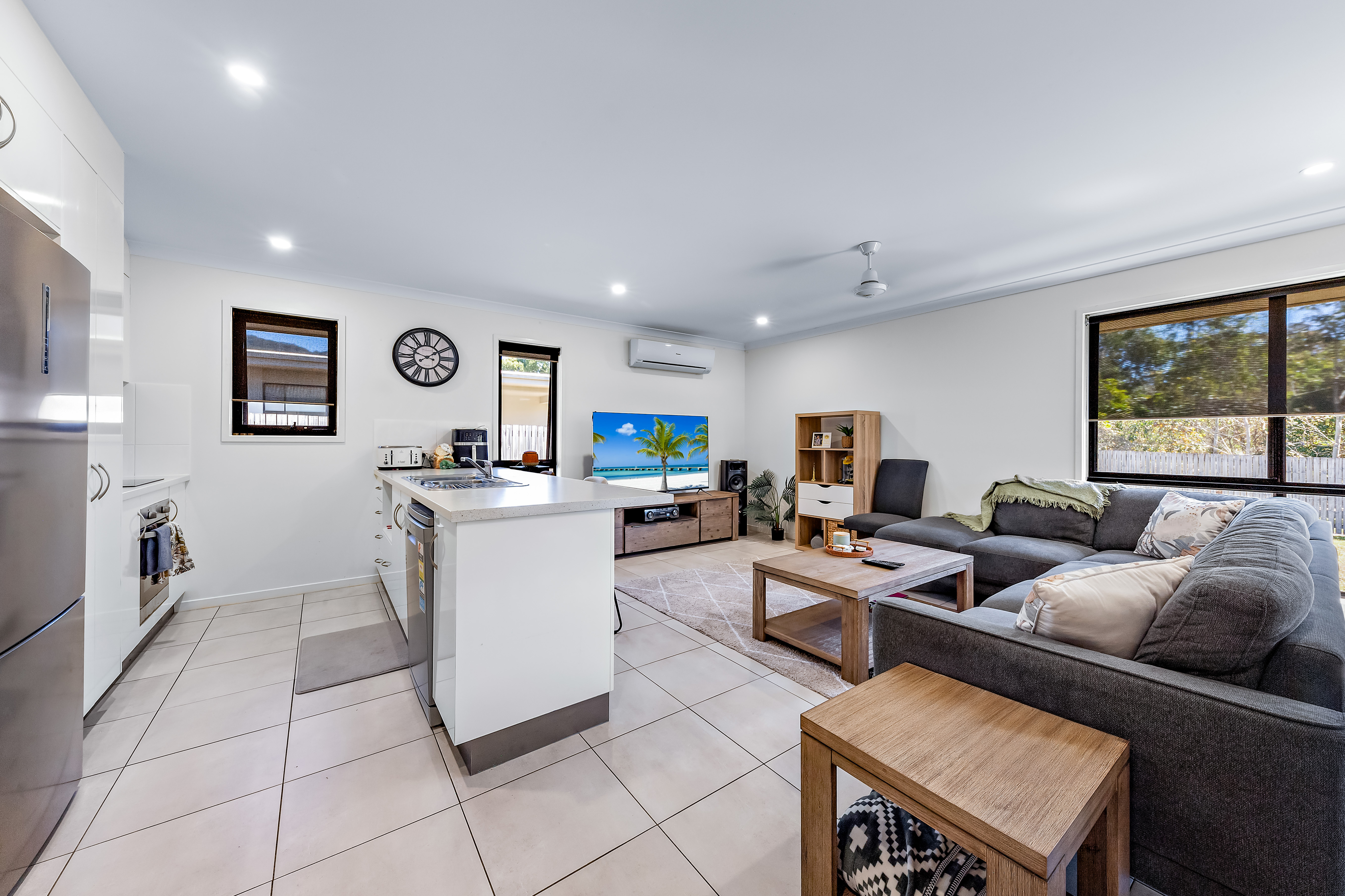 24 Trader Crescent, Cannonvale - Thumbnail 2