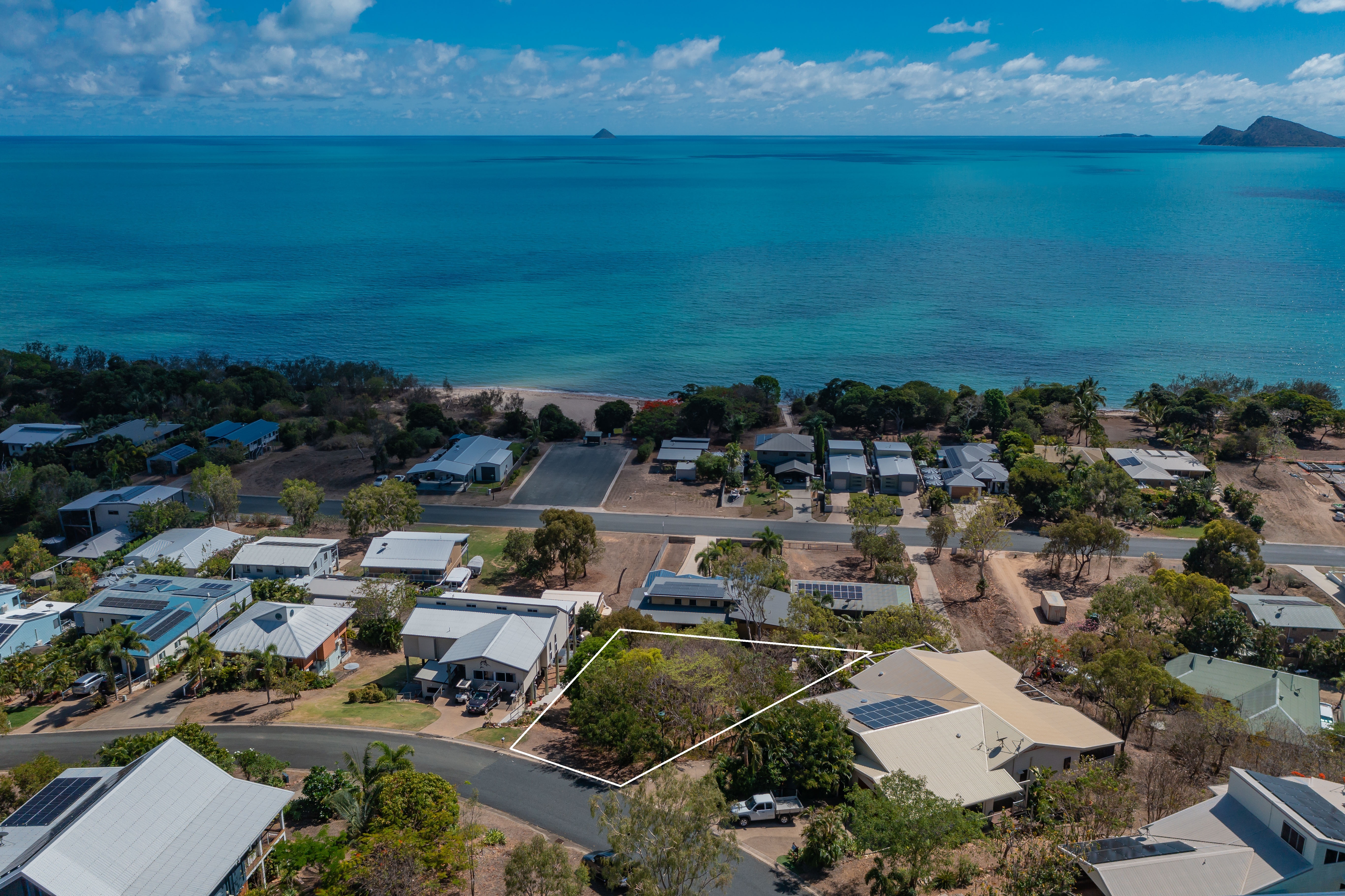 19 Roseric Crescent, Hideaway Bay - Thumbnail 4