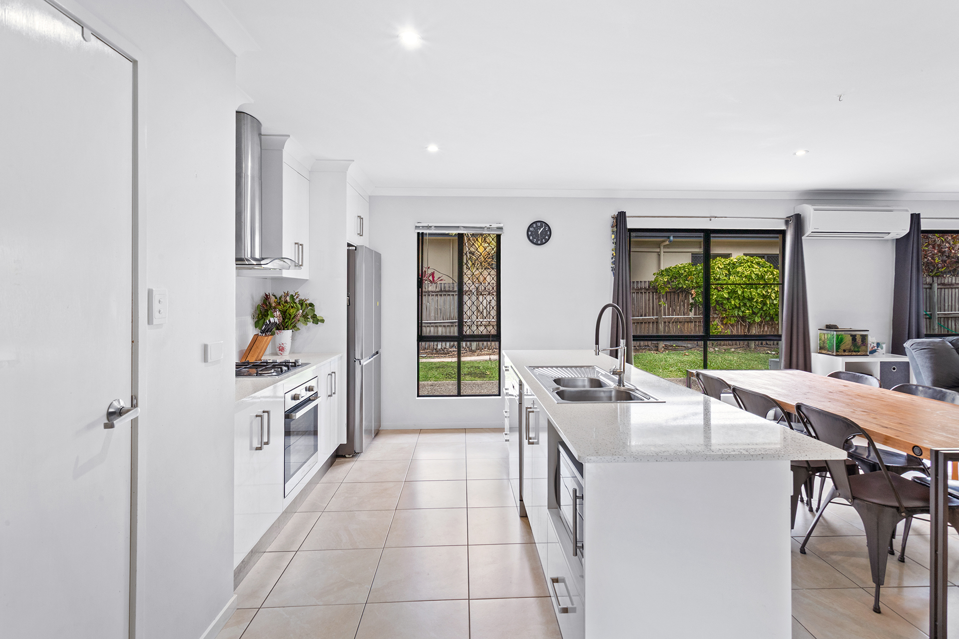 18 Sanctuary Avenue, Jubilee Pocket - Thumbnail 4