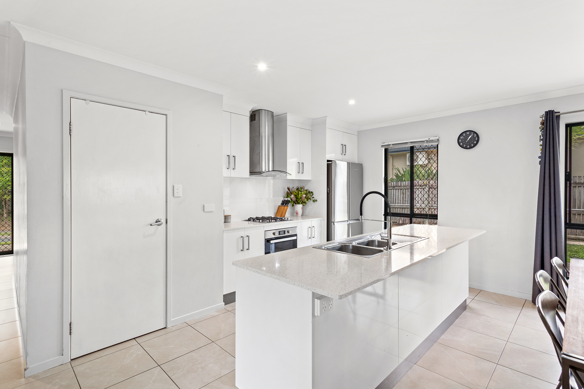 18 Sanctuary Avenue, Jubilee Pocket - Thumbnail 5