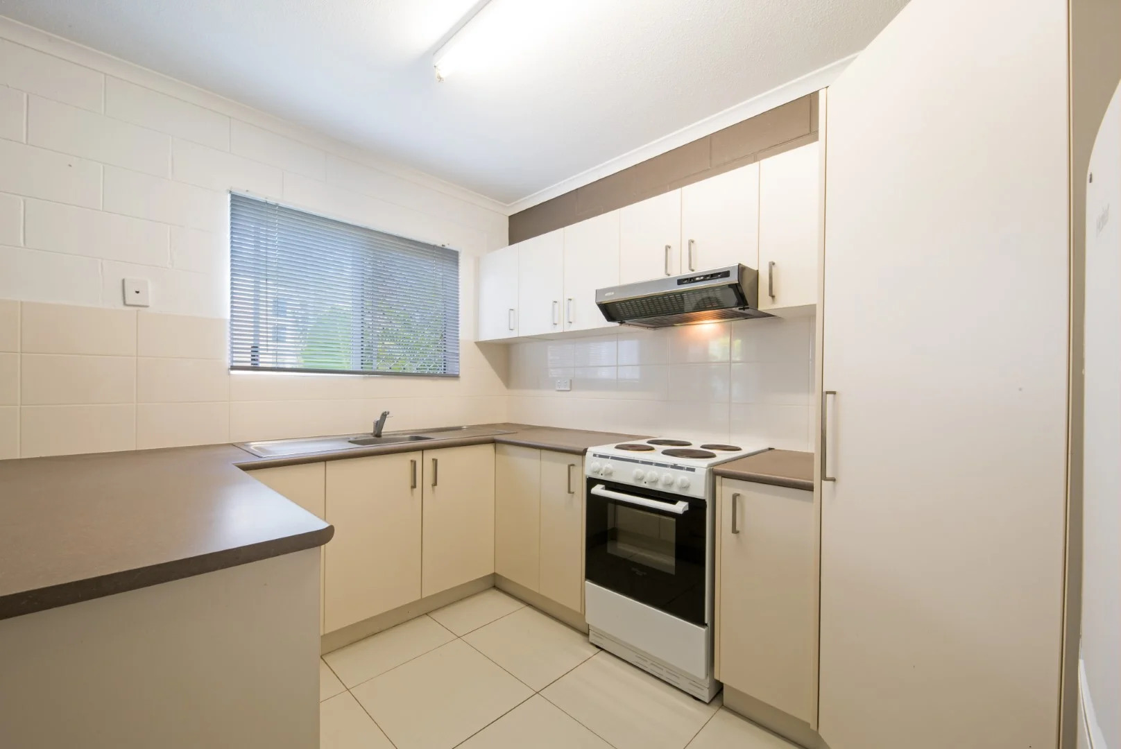 12/11 Island Drive, Cannonvale - Thumbnail 3