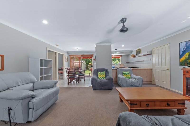 12 Sanctuary Avenue, Jubilee Pocket - Thumbnail 3