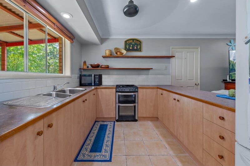 12 Sanctuary Avenue, Jubilee Pocket - Thumbnail 2