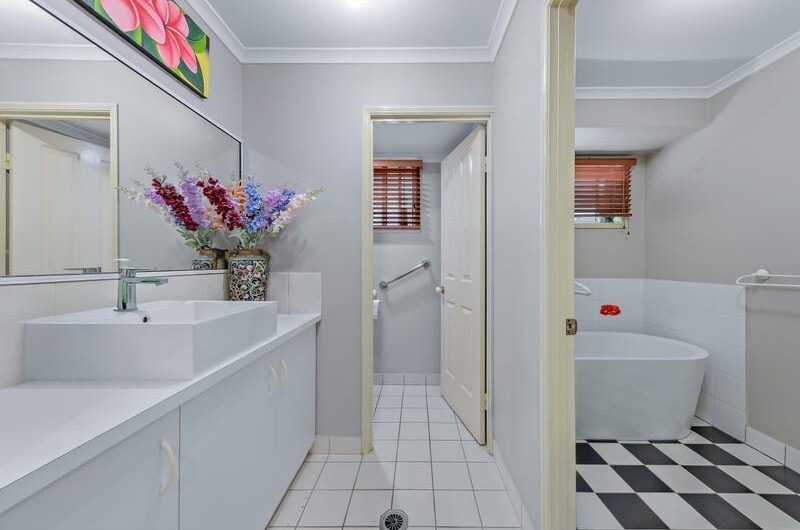 12 Sanctuary Avenue, Jubilee Pocket - Thumbnail 7