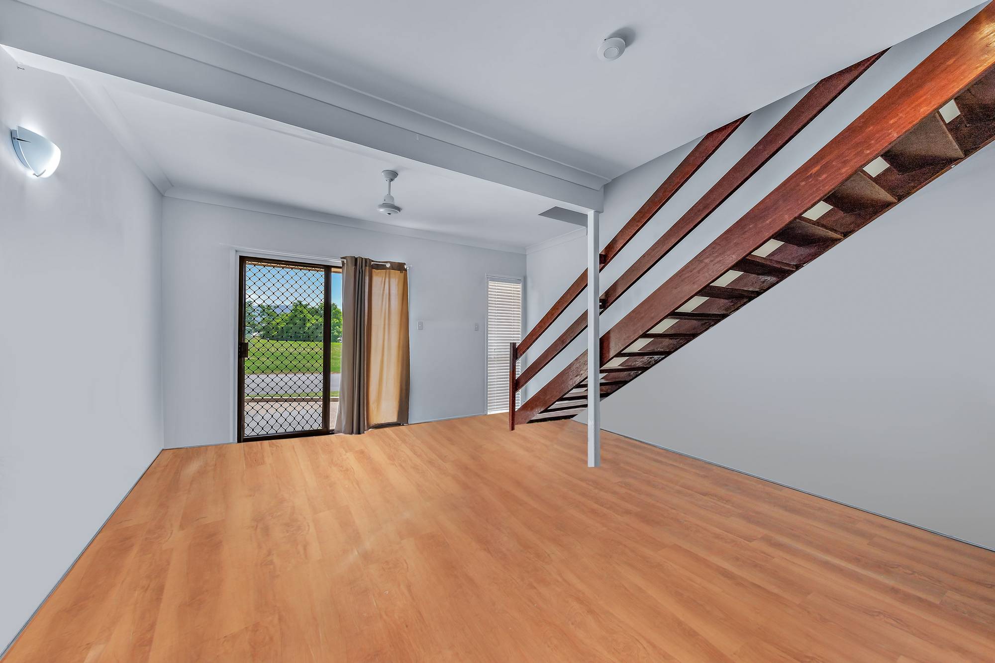 2/11 Tropic Road, Cannonvale - Thumbnail 4