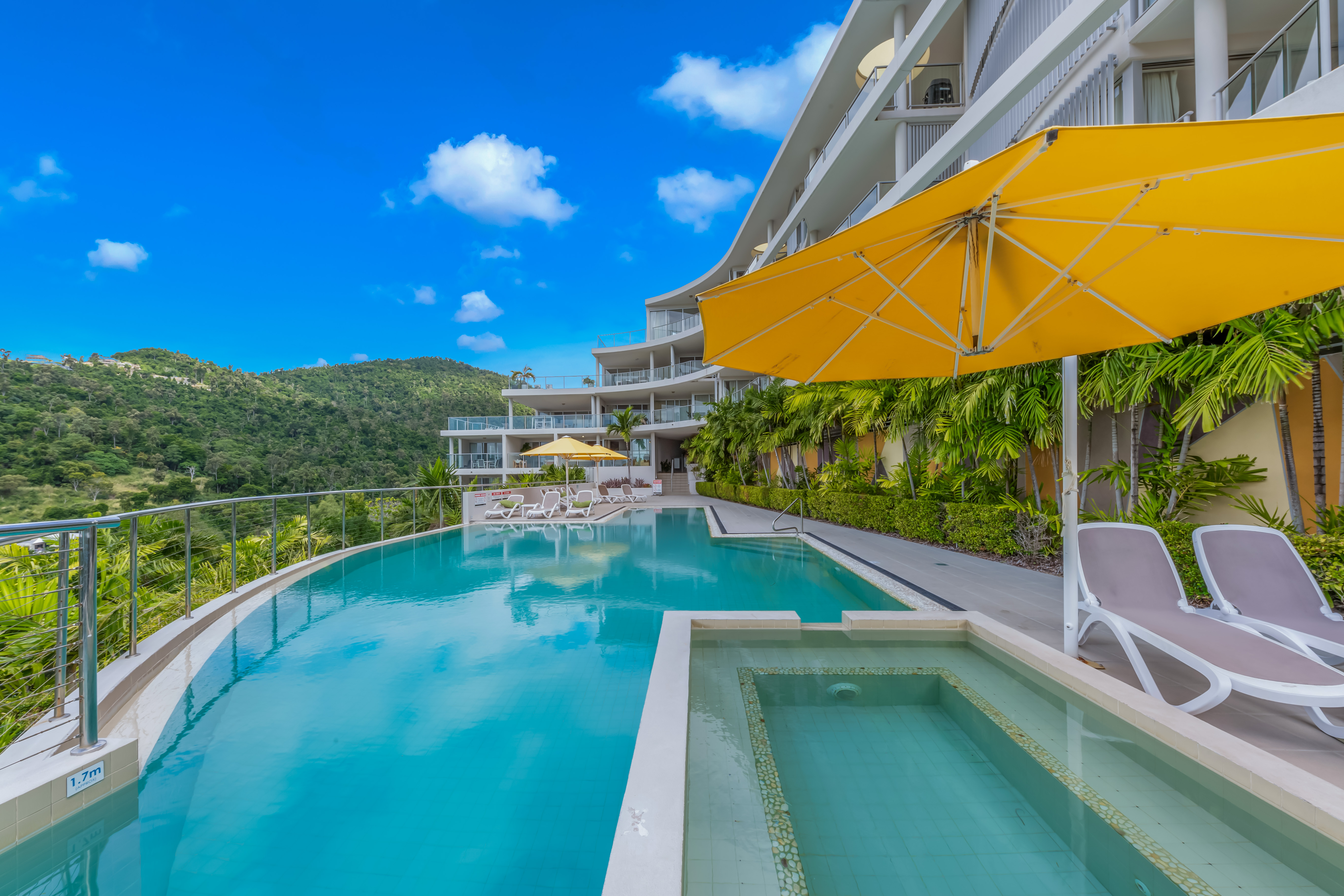 4/18 Seaview Drive, Airlie Beach - Image 1