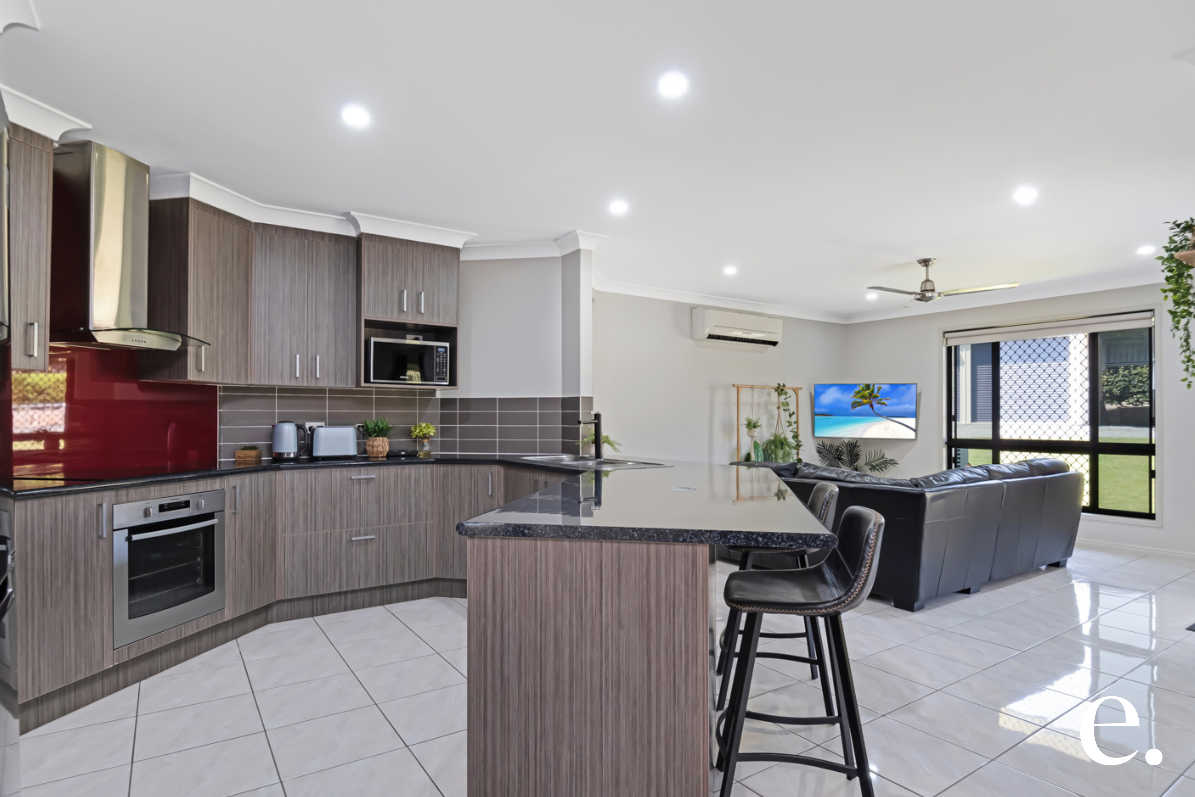 6 Samuel Place, Rockyview - Thumbnail 4