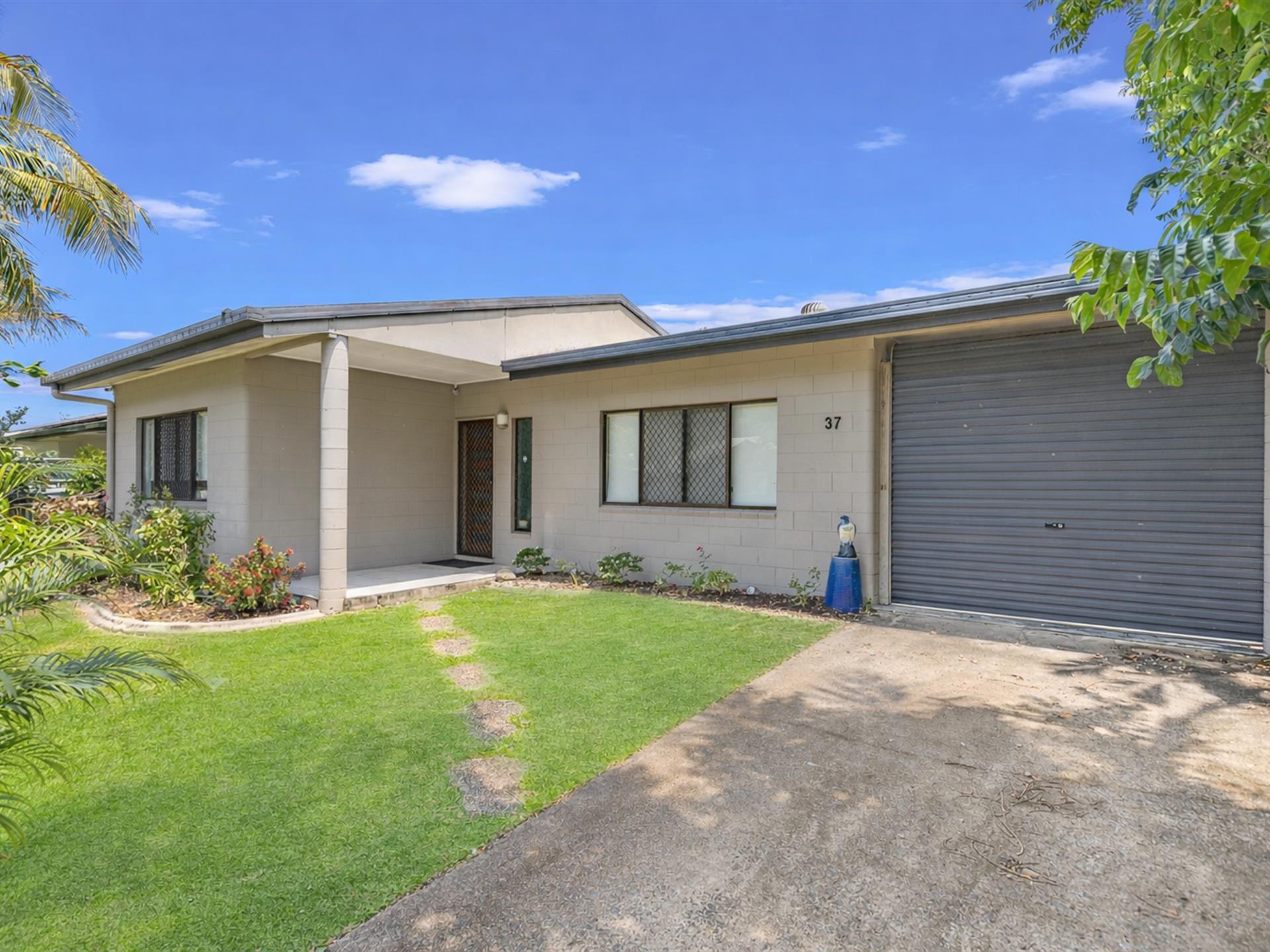 Blog: 37 Cracknell Road, White Rock Sells for $612,000