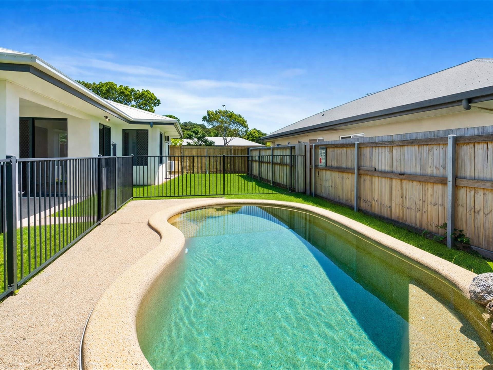 Blog: 12 Hopkins Street, White Rock – Sold $742,500 | April 2026 Market Analysis