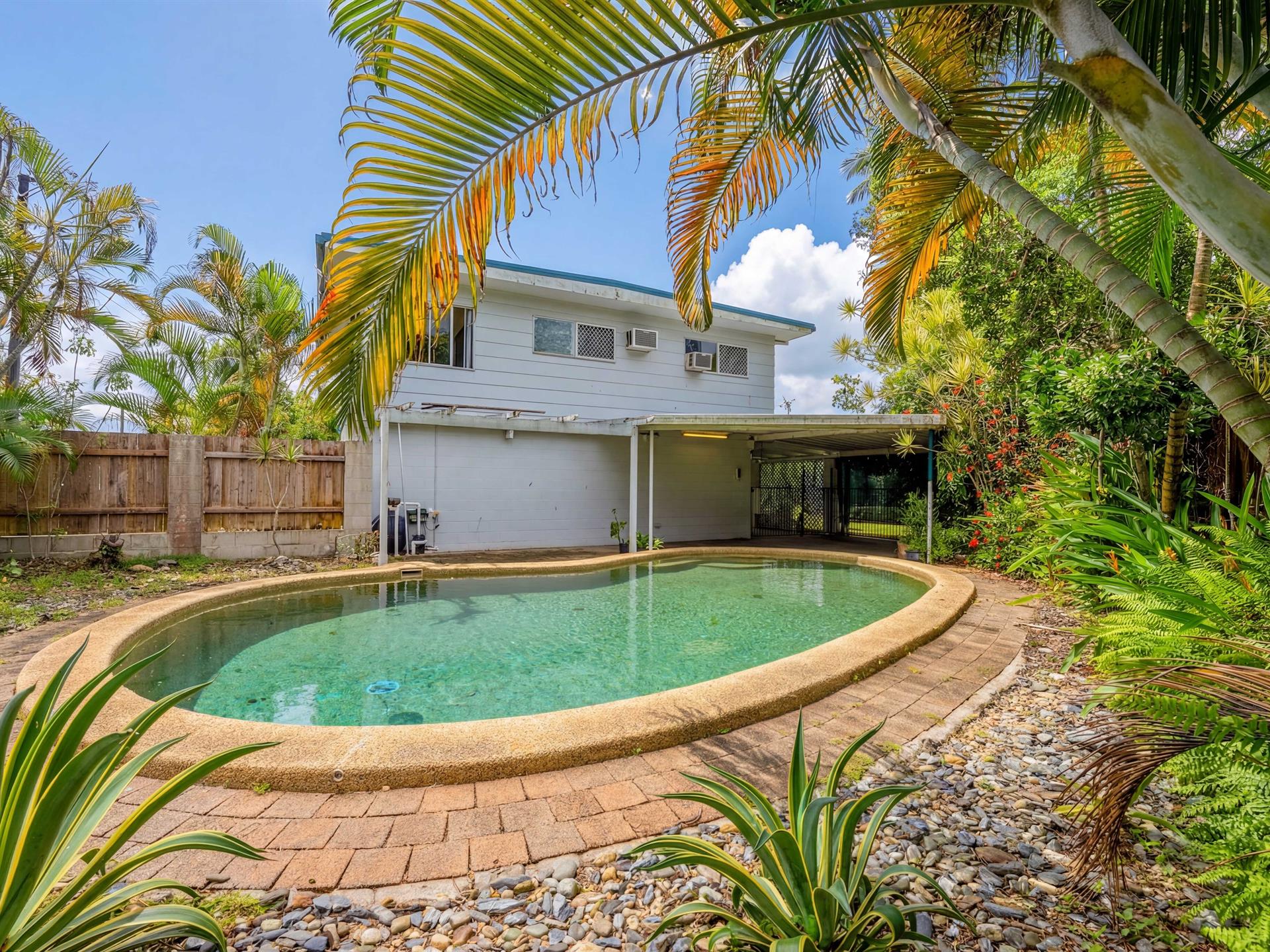 Blog: Sold in Manunda: 2 English Street Achieves $682,000 Above Suburb Median